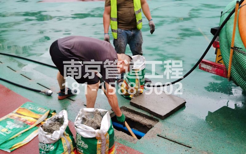 南炼新村管道清淤