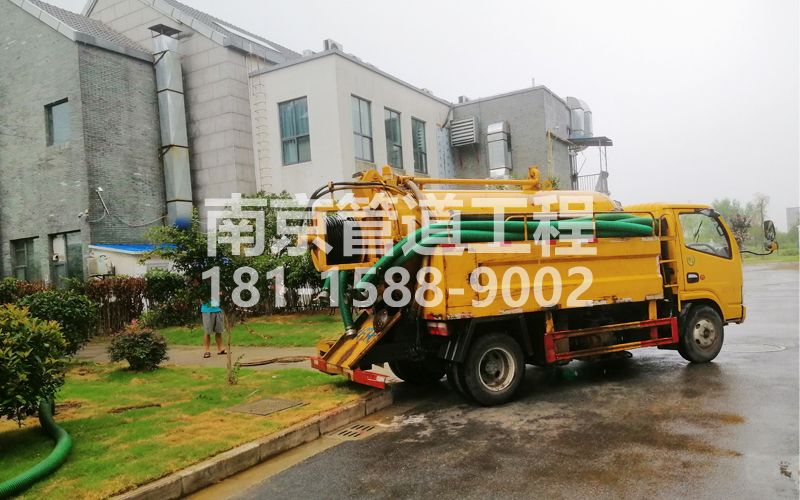 246南炼新村小区化粪池清理