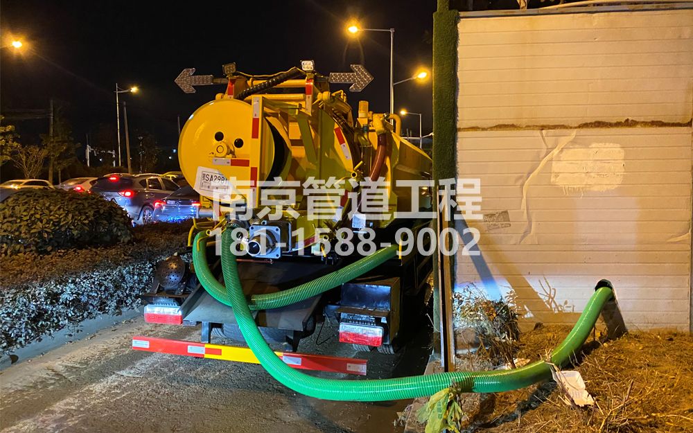 266南炼新村临时工地抽粪