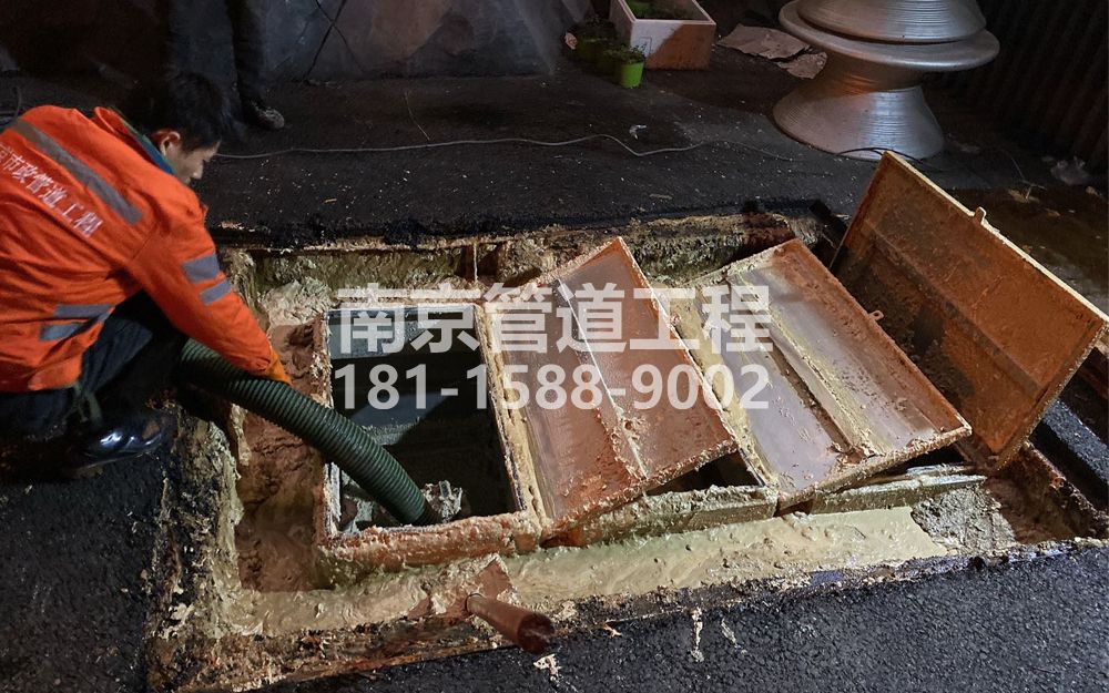 276南炼新村饭店隔油池清理